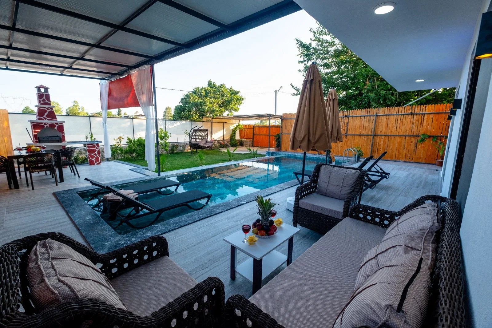 Çavdır’da Balayı Çiftlerine Uygun, Korunaklı Havuzlu, 2 Yatak Odalı, Kiralık Villa