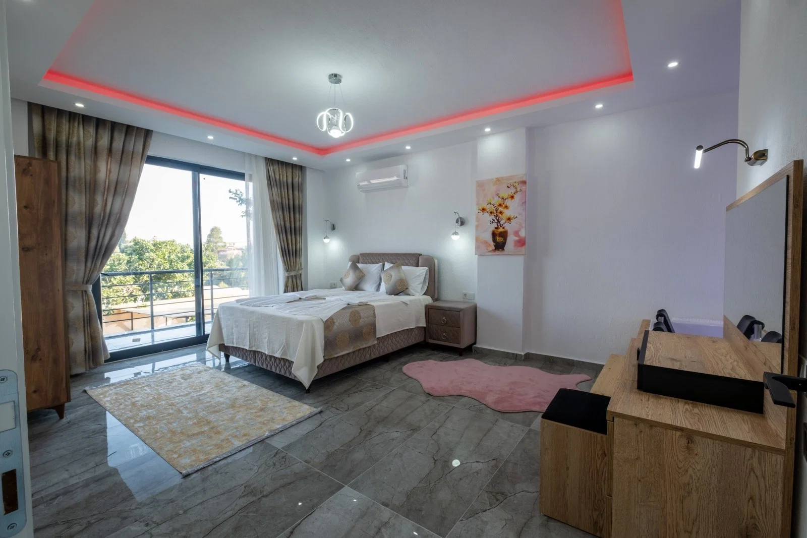 Çavdır’da Balayı Çiftlerine Uygun, Korunaklı Havuzlu, 2 Yatak Odalı, Kiralık Villa