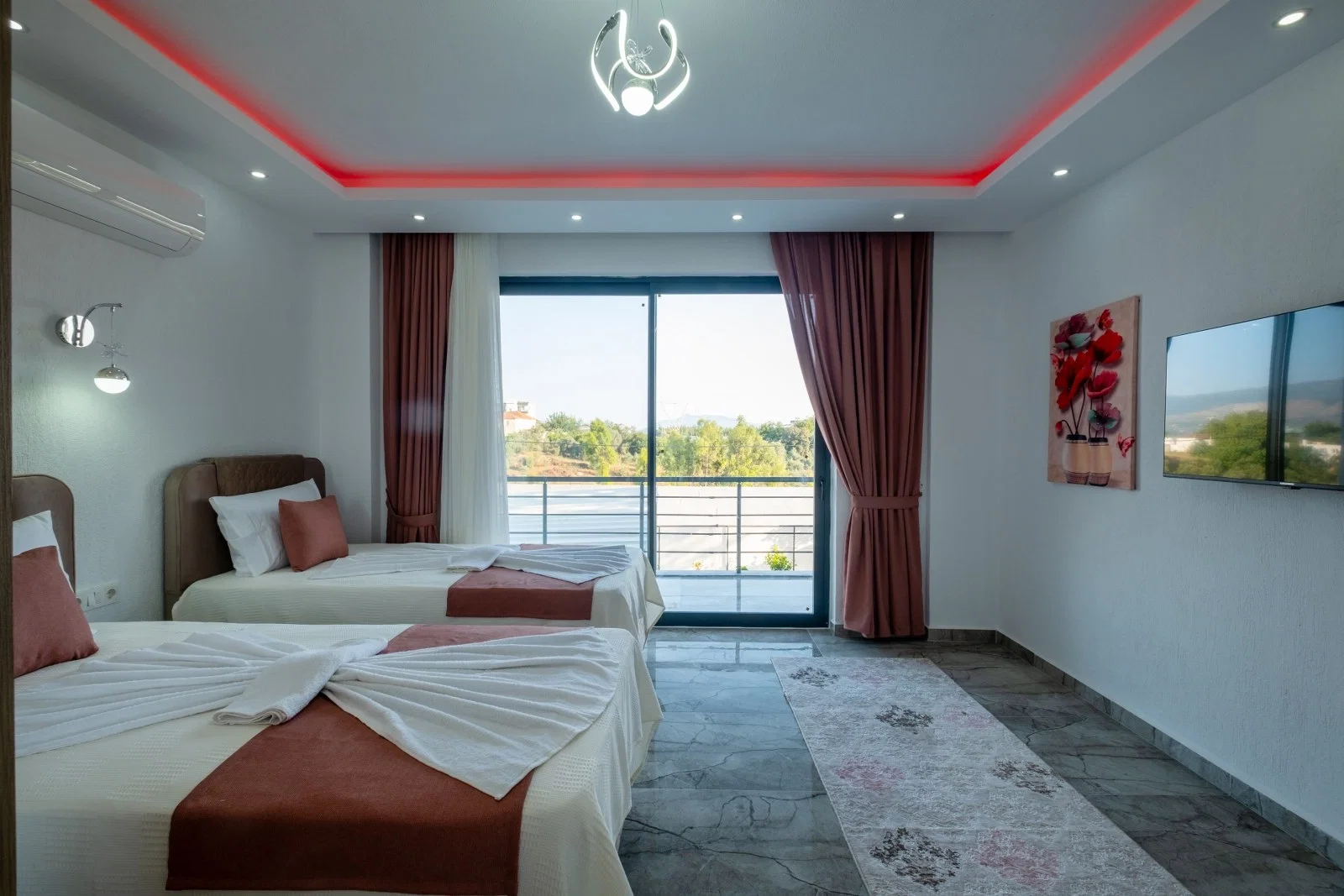 Çavdır’da Balayı Çiftlerine Uygun, Korunaklı Havuzlu, 2 Yatak Odalı, Kiralık Villa