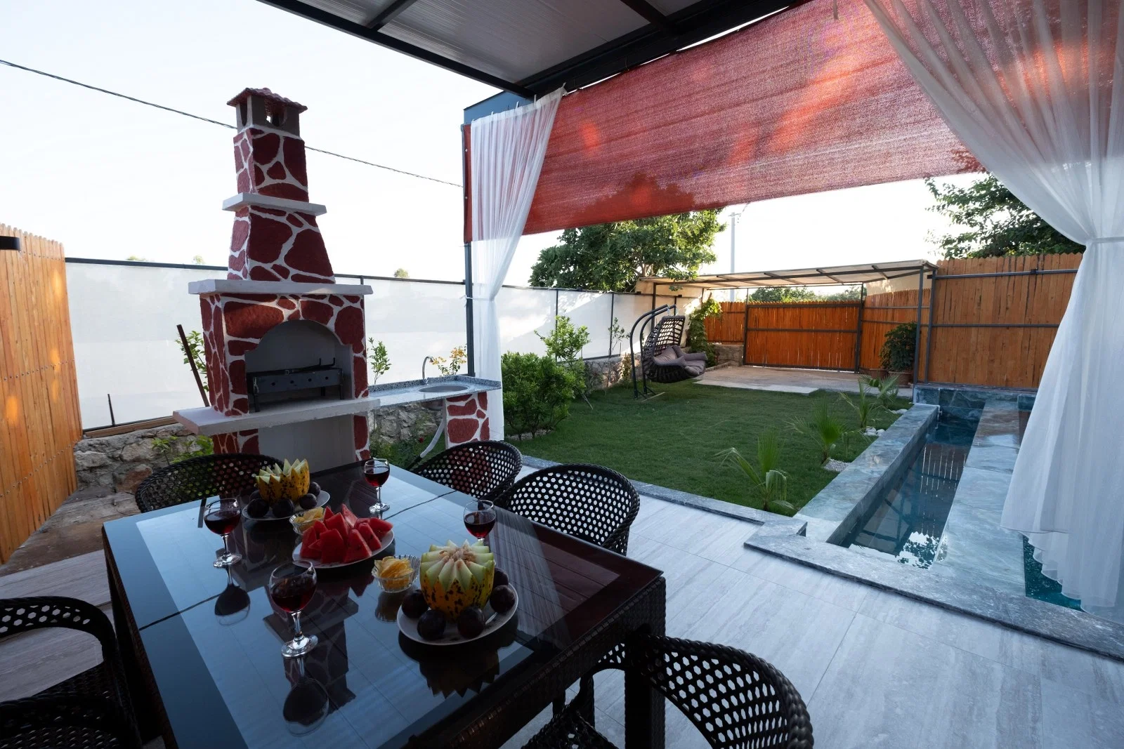 Çavdır’da Balayı Çiftlerine Uygun, Korunaklı Havuzlu, 2 Yatak Odalı, Kiralık Villa