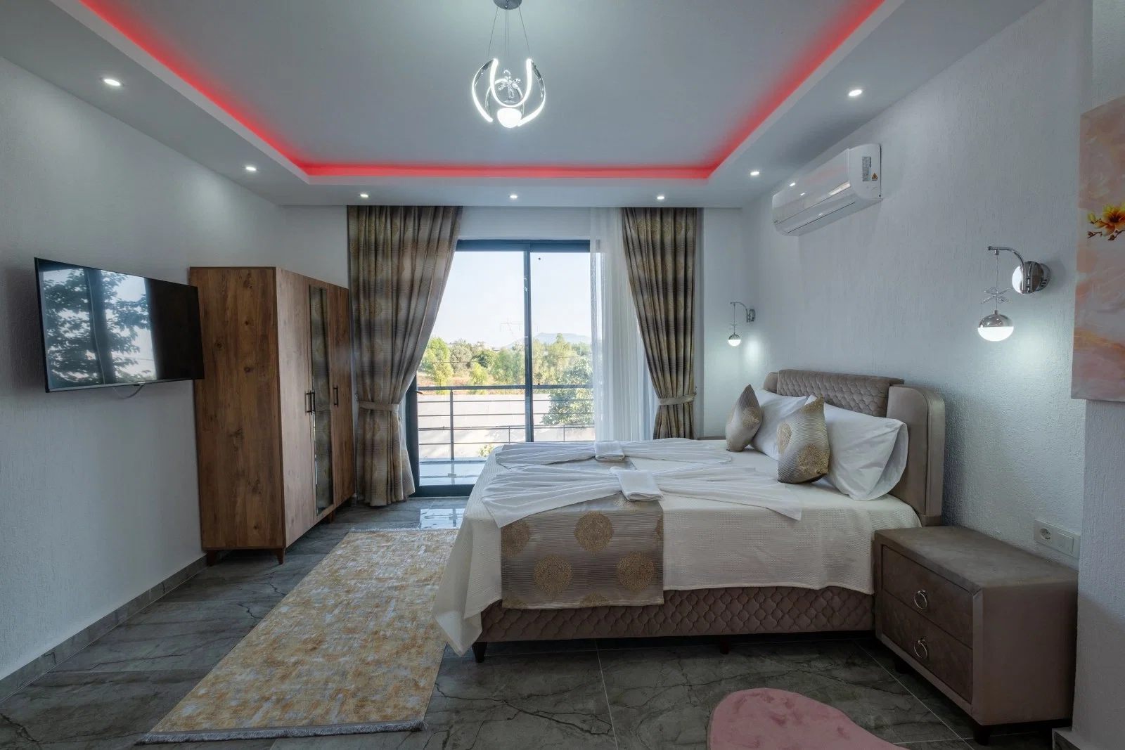 Çavdır’da Balayı Çiftlerine Uygun, Korunaklı Havuzlu, 2 Yatak Odalı, Kiralık Villa