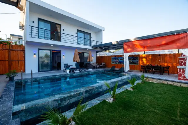 Çavdır’da Balayı Çiftlerine Uygun, Korunaklı Havuzlu, 2 Yatak Odalı, Kiralık Villa