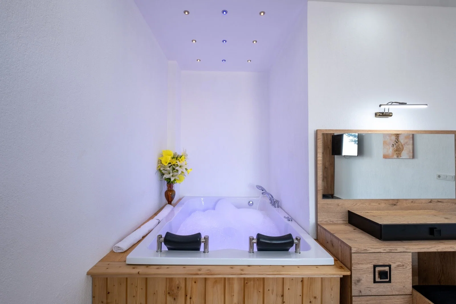 Çavdır’da Balayı Çiftlerine Uygun, Korunaklı Havuzlu, 2 Yatak Odalı, Kiralık Villa