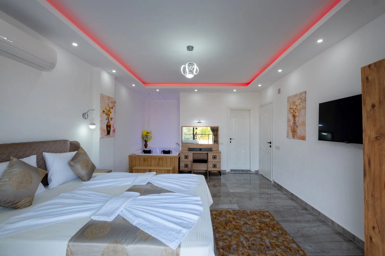 Çavdır’da Balayı Çiftlerine Uygun, Korunaklı Havuzlu, 2 Yatak Odalı, Kiralık Villa