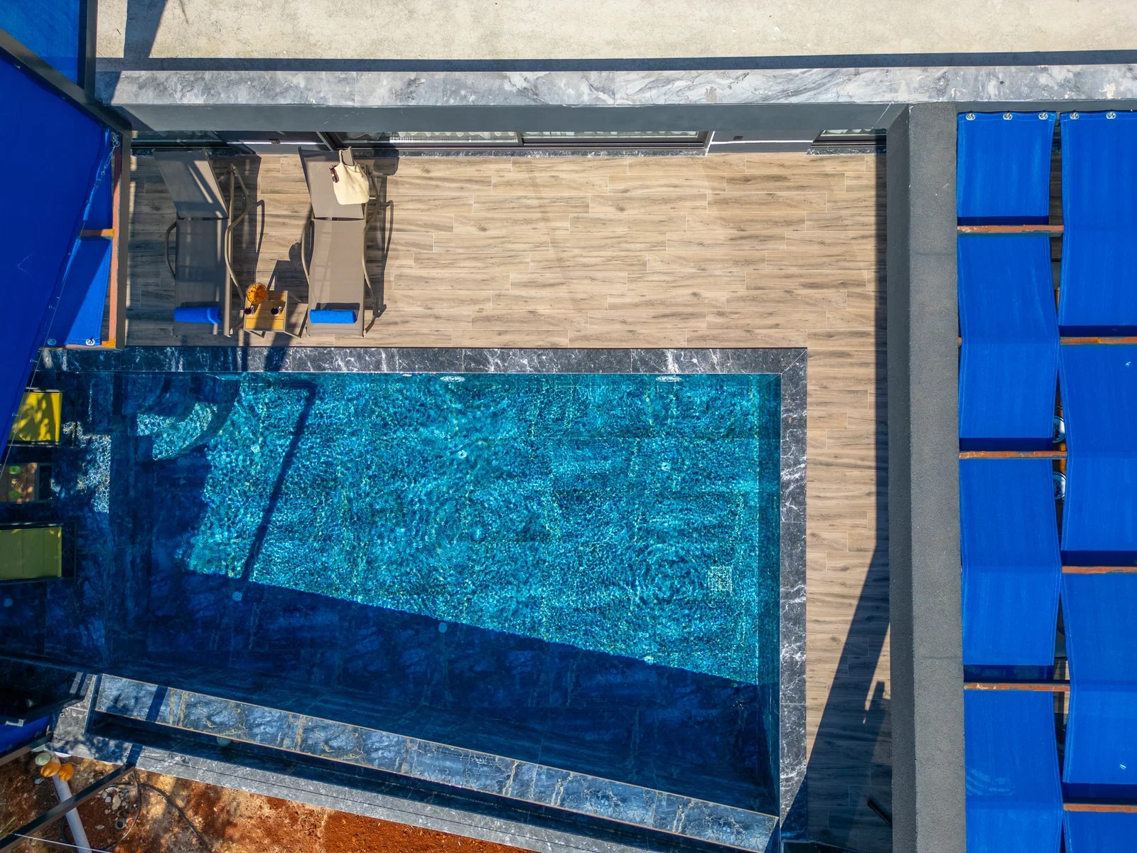 Yeşilköy’de Balayı Çiftlerine Uygun, Korunaklı Havuzlu, 2 Yatak Odalı, Kiralık Villa