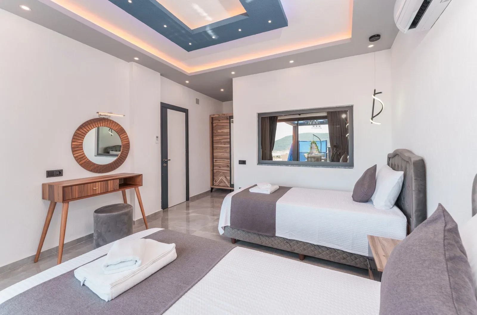 Yeşilköy’de Balayı Çiftlerine Uygun, Korunaklı Havuzlu, 2 Yatak Odalı, Kiralık Villa