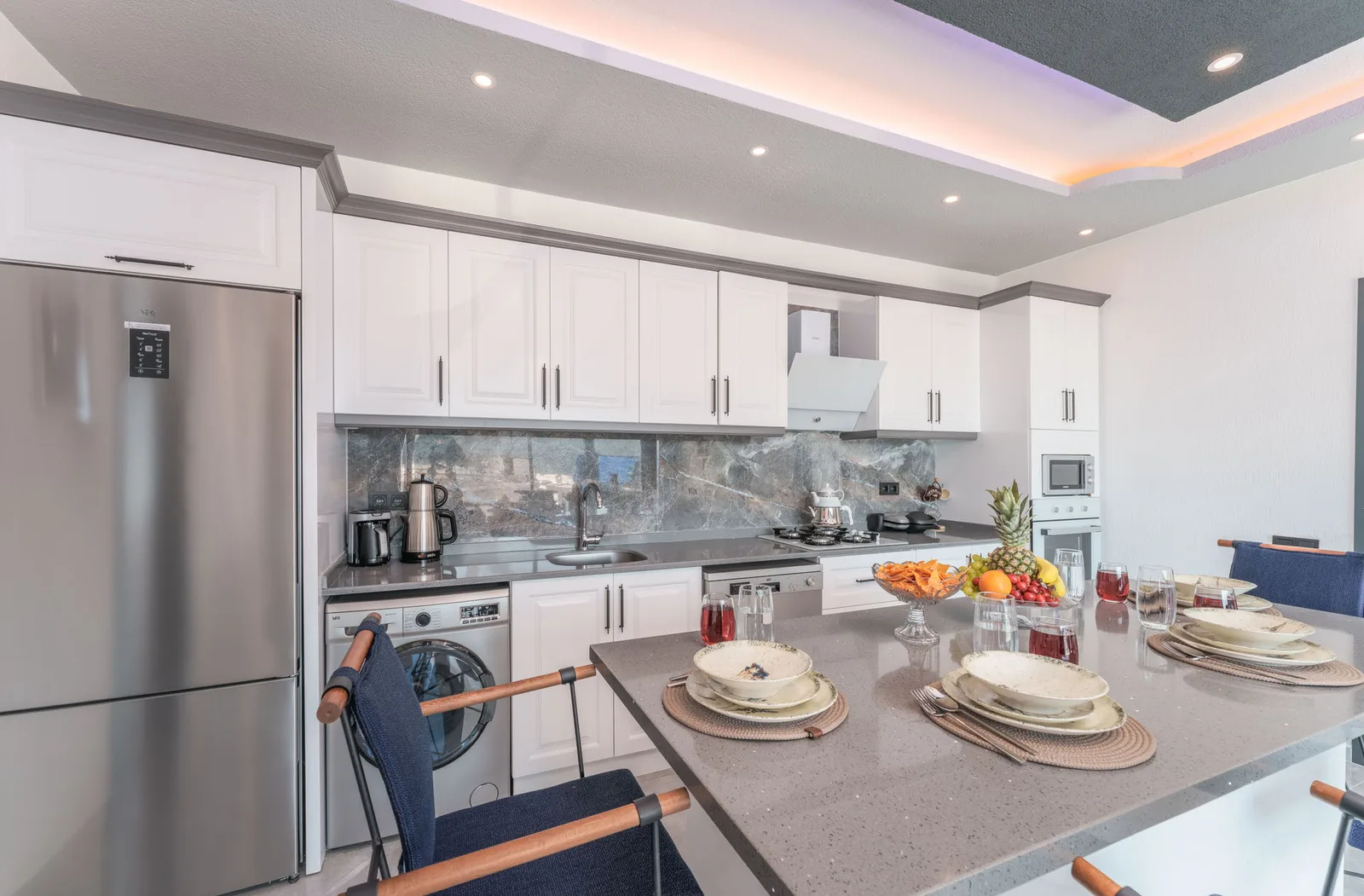 Yeşilköy’de Balayı Çiftlerine Uygun, Korunaklı Havuzlu, 2 Yatak Odalı, Kiralık Villa