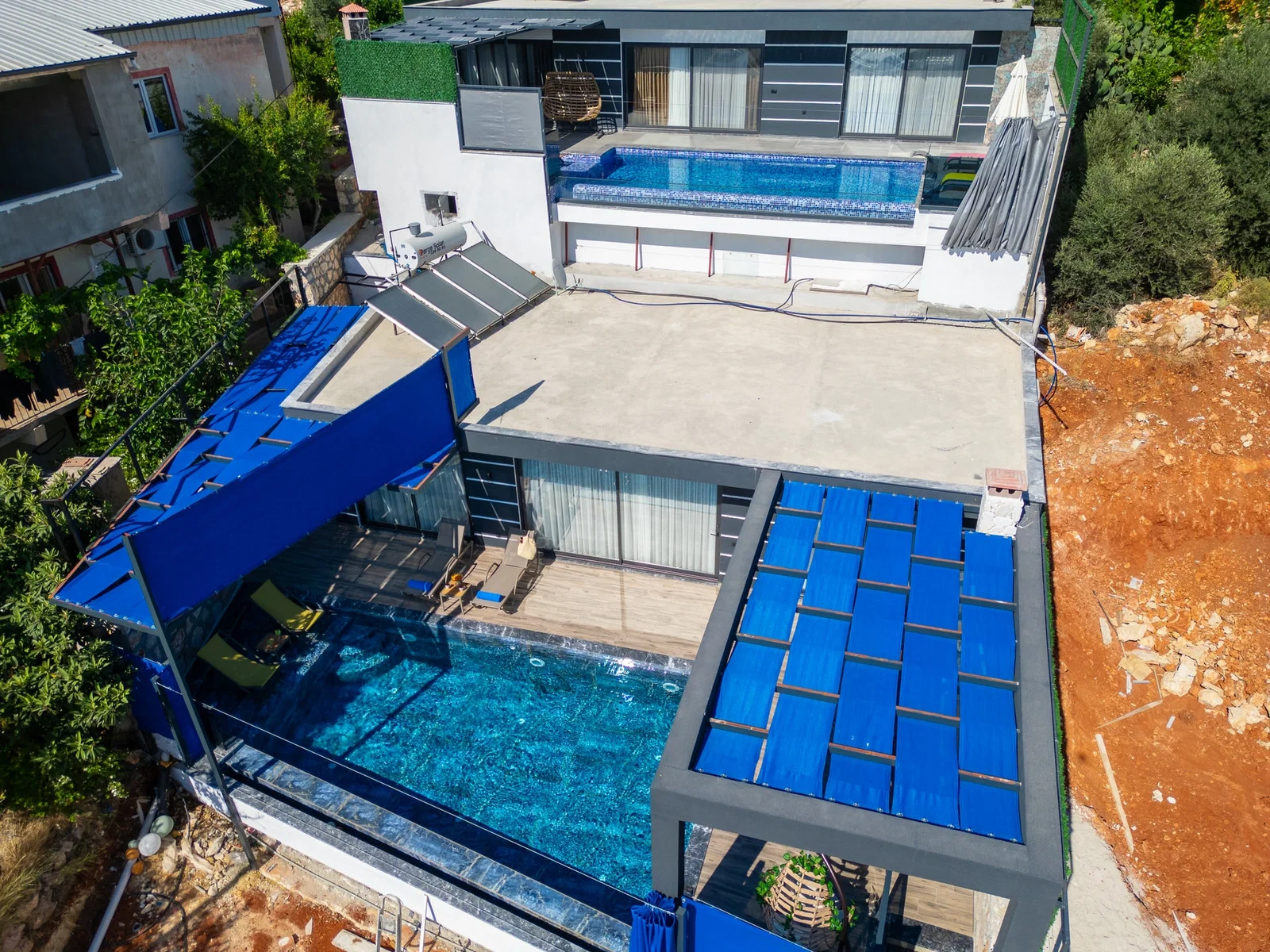 Yeşilköy’de Balayı Çiftlerine Uygun, Korunaklı Havuzlu, 2 Yatak Odalı, Kiralık Villa