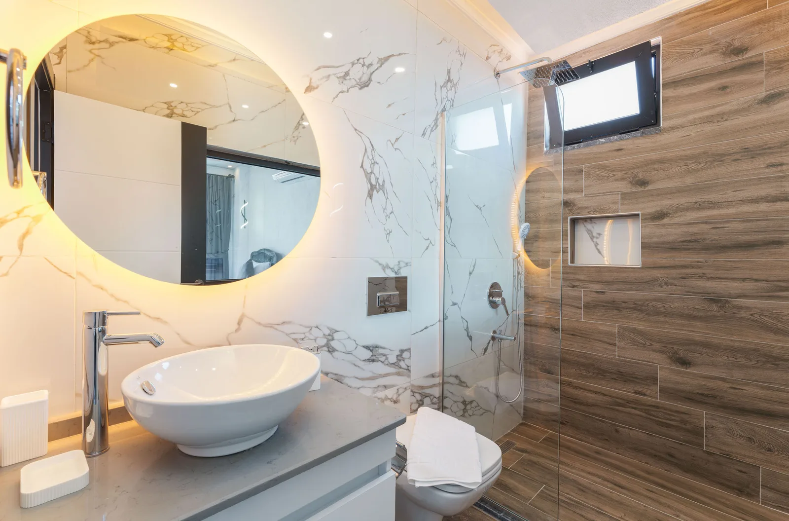 Yeşilköy’de Balayı Çiftlerine Uygun, Korunaklı Havuzlu, 2 Yatak Odalı, Kiralık Villa
