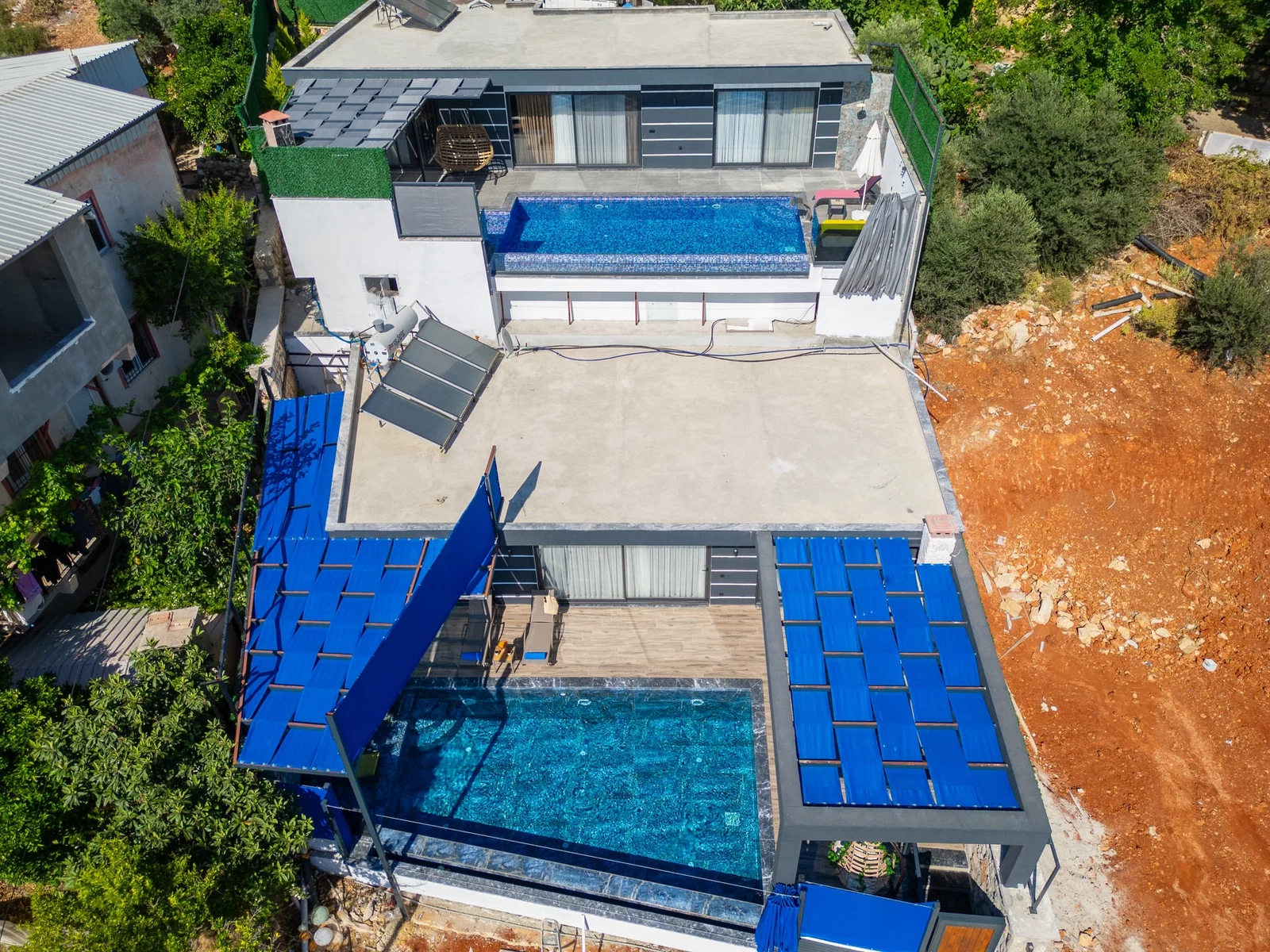 Yeşilköy’de Balayı Çiftlerine Uygun, Korunaklı Havuzlu, 2 Yatak Odalı, Kiralık Villa
