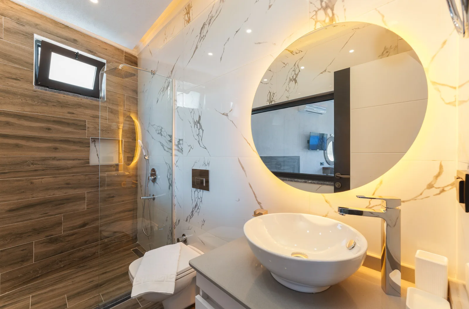 Yeşilköy’de Balayı Çiftlerine Uygun, Korunaklı Havuzlu, 2 Yatak Odalı, Kiralık Villa