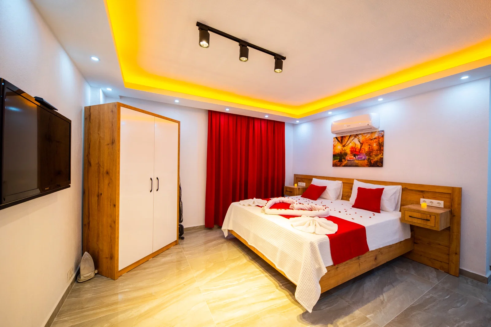 Çavdır’da Korunaklı, Çocuk Havuzlu, 6 Kişilik, Kiralık Villa