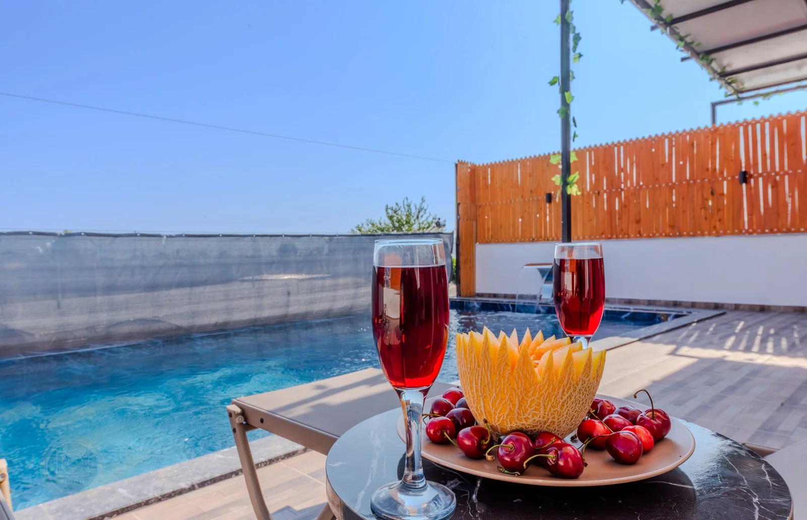 Çavdır’da Korunaklı, Çocuk Havuzlu, 6 Kişilik, Kiralık Villa