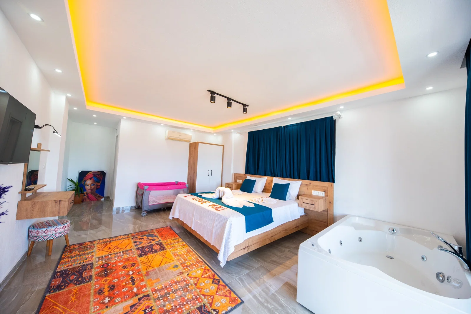 Çavdır’da Korunaklı, Çocuk Havuzlu, 6 Kişilik, Kiralık Villa