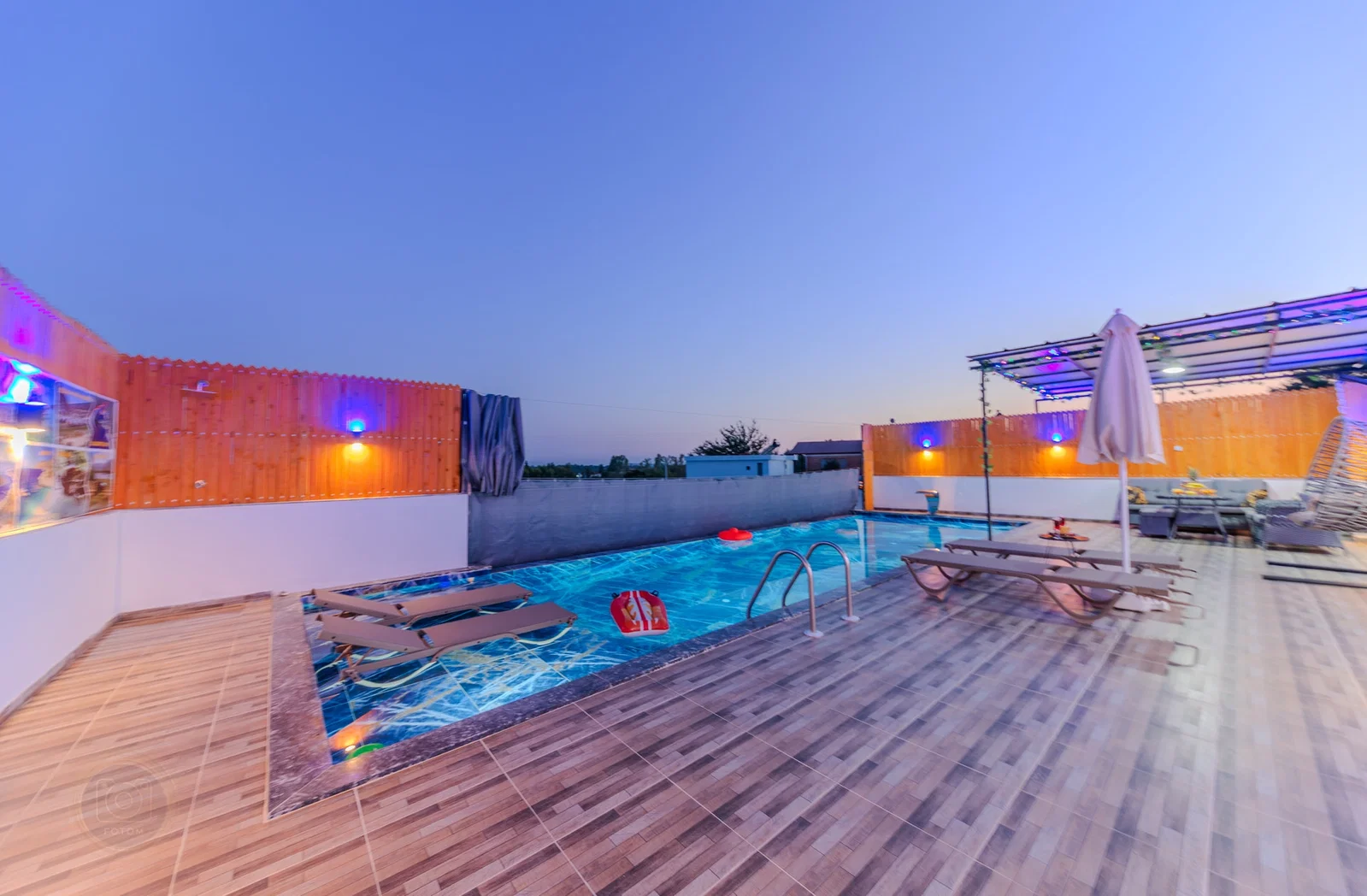 Çavdır’da Korunaklı, Çocuk Havuzlu, 6 Kişilik, Kiralık Villa