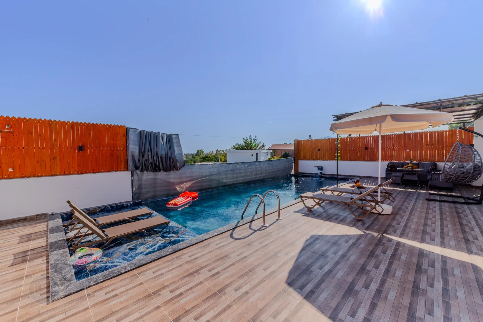 Çavdır’da Korunaklı, Çocuk Havuzlu, 6 Kişilik, Kiralık Villa