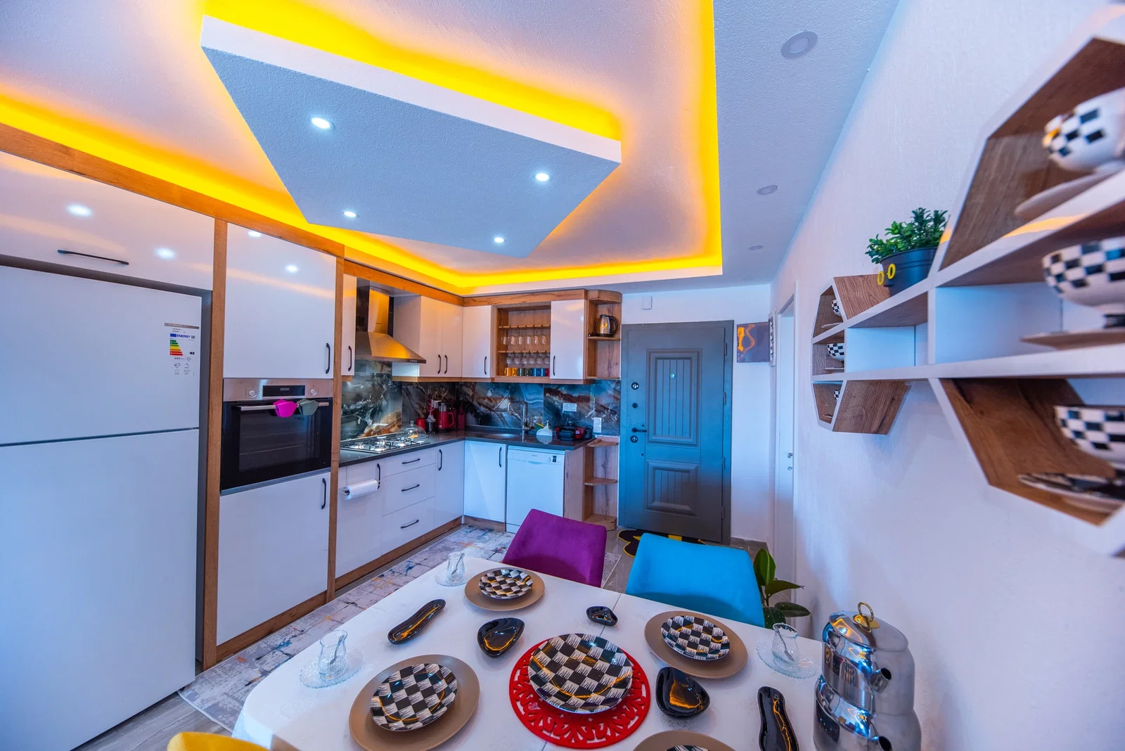 Çavdır’da Korunaklı, Çocuk Havuzlu, 6 Kişilik, Kiralık Villa