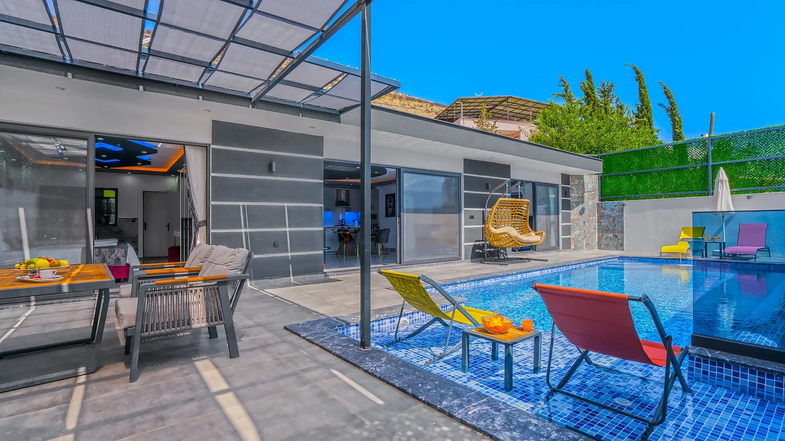 Yeşilköy’de Korunaklı, Özel Havuzlu, Jakuzili, Kiralık Villa