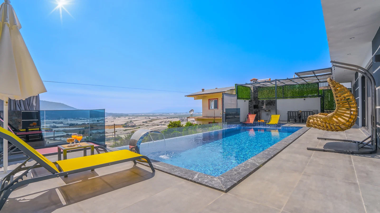 Yeşilköy’de Korunaklı, Özel Havuzlu, Jakuzili, Kiralık Villa