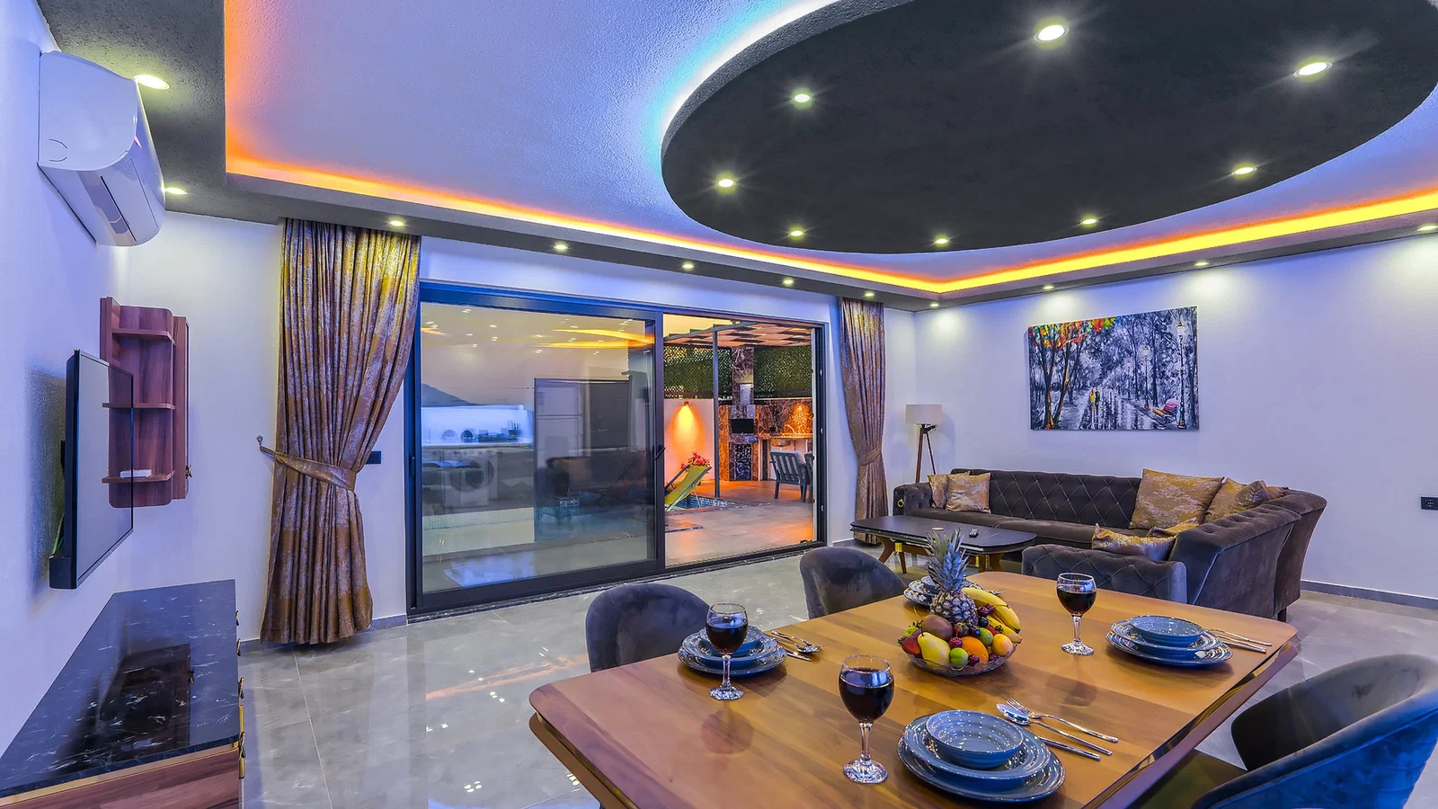 Yeşilköy’de Korunaklı, Özel Havuzlu, Jakuzili, Kiralık Villa