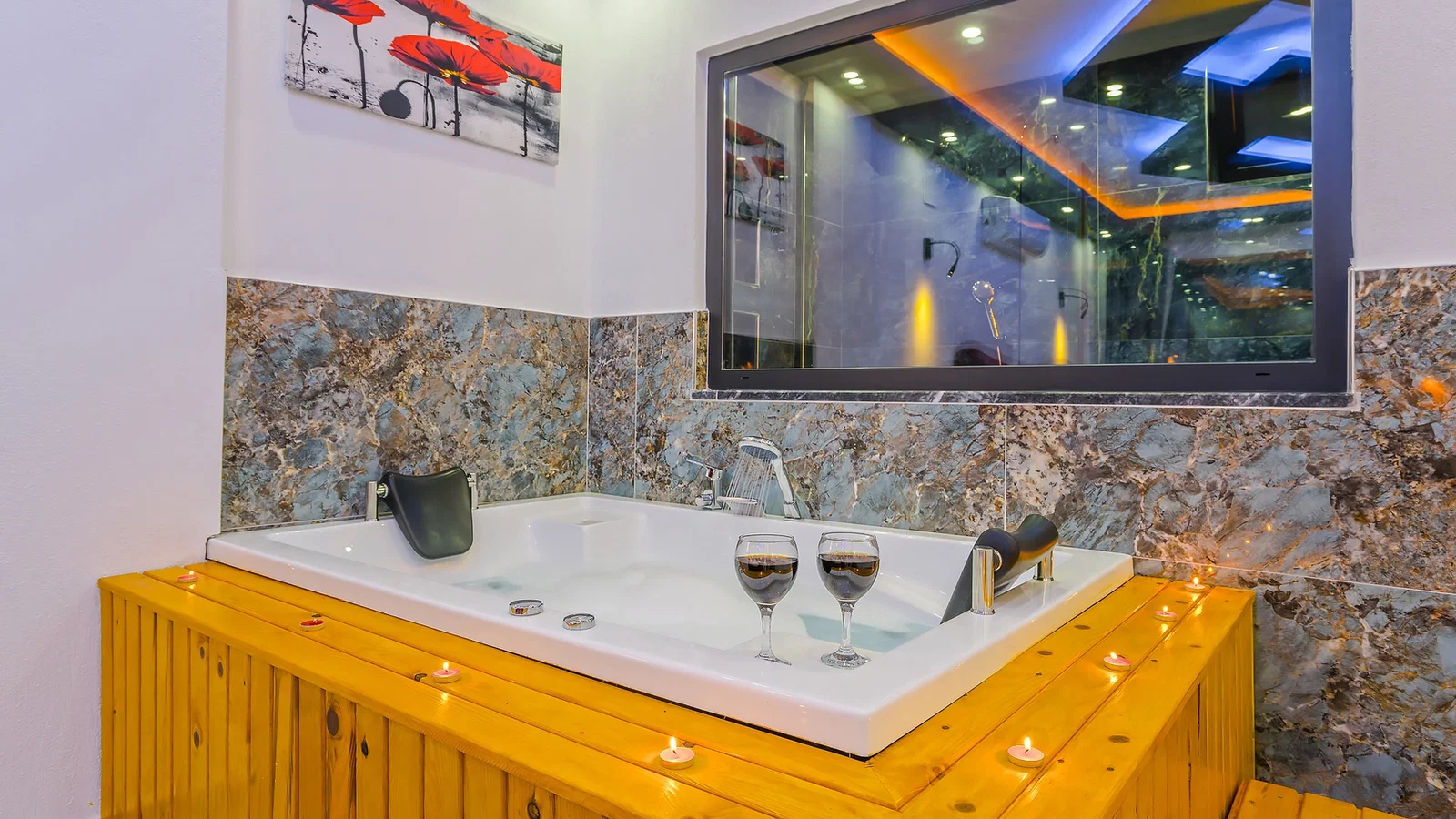 Yeşilköy’de Korunaklı, Özel Havuzlu, Jakuzili, Kiralık Villa