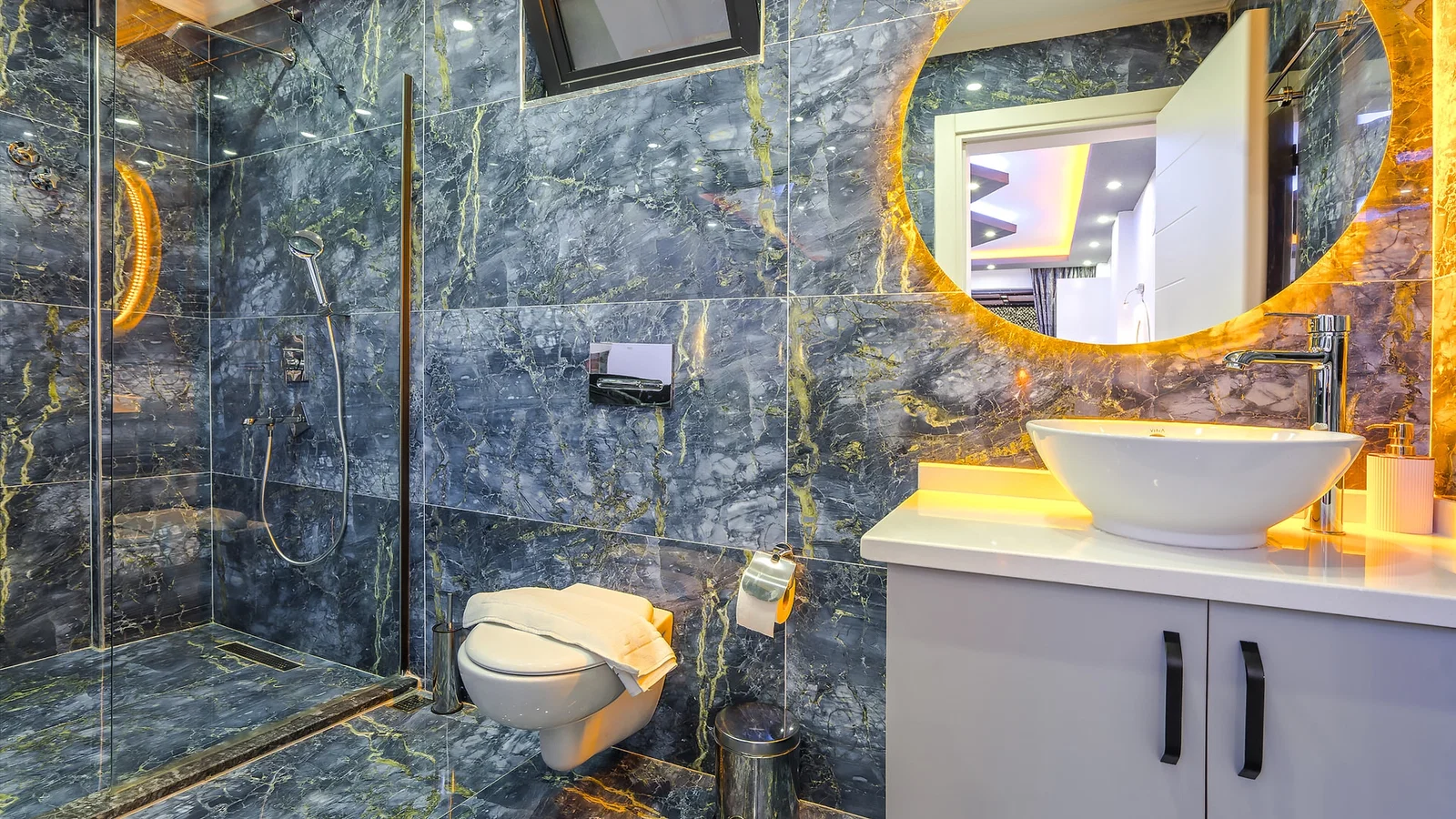 Yeşilköy’de Korunaklı, Özel Havuzlu, Jakuzili, Kiralık Villa