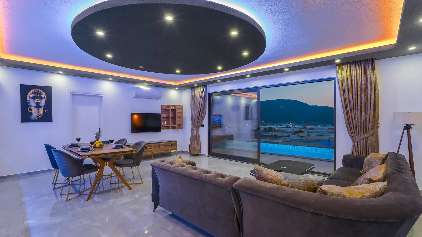 Yeşilköy’de Korunaklı, Özel Havuzlu, Jakuzili, Kiralık Villa