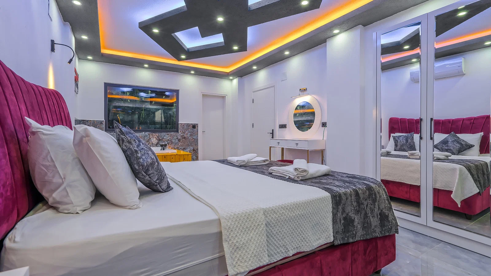 Yeşilköy’de Korunaklı, Özel Havuzlu, Jakuzili, Kiralık Villa