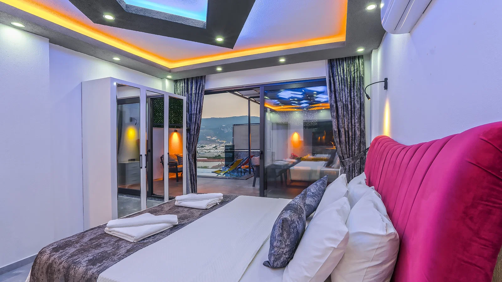 Yeşilköy’de Korunaklı, Özel Havuzlu, Jakuzili, Kiralık Villa