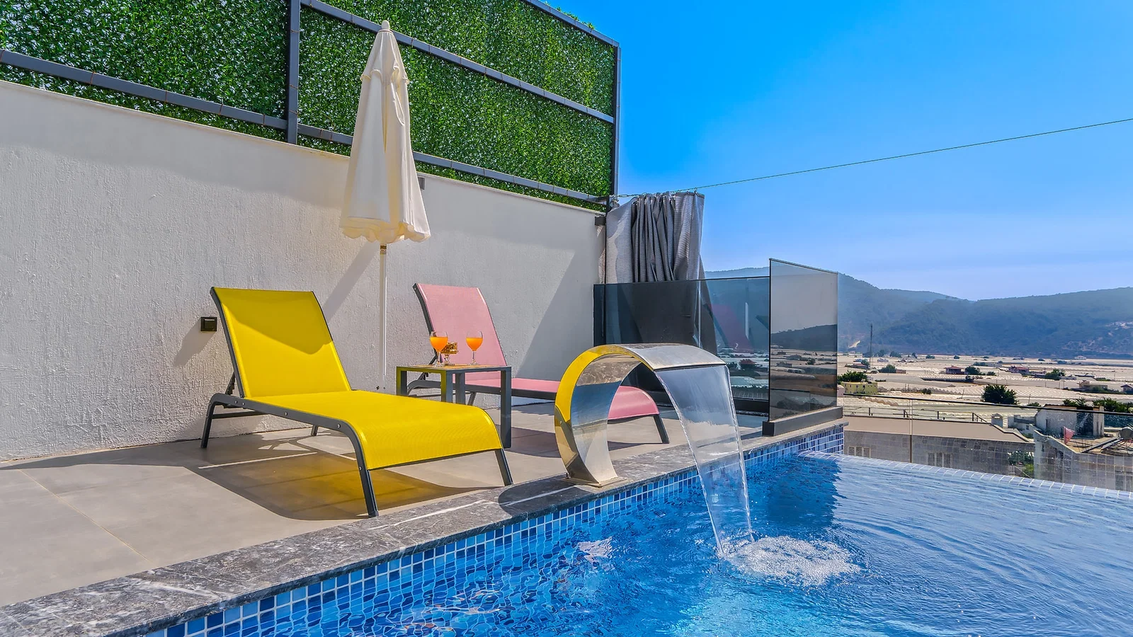 Yeşilköy’de Korunaklı, Özel Havuzlu, Jakuzili, Kiralık Villa