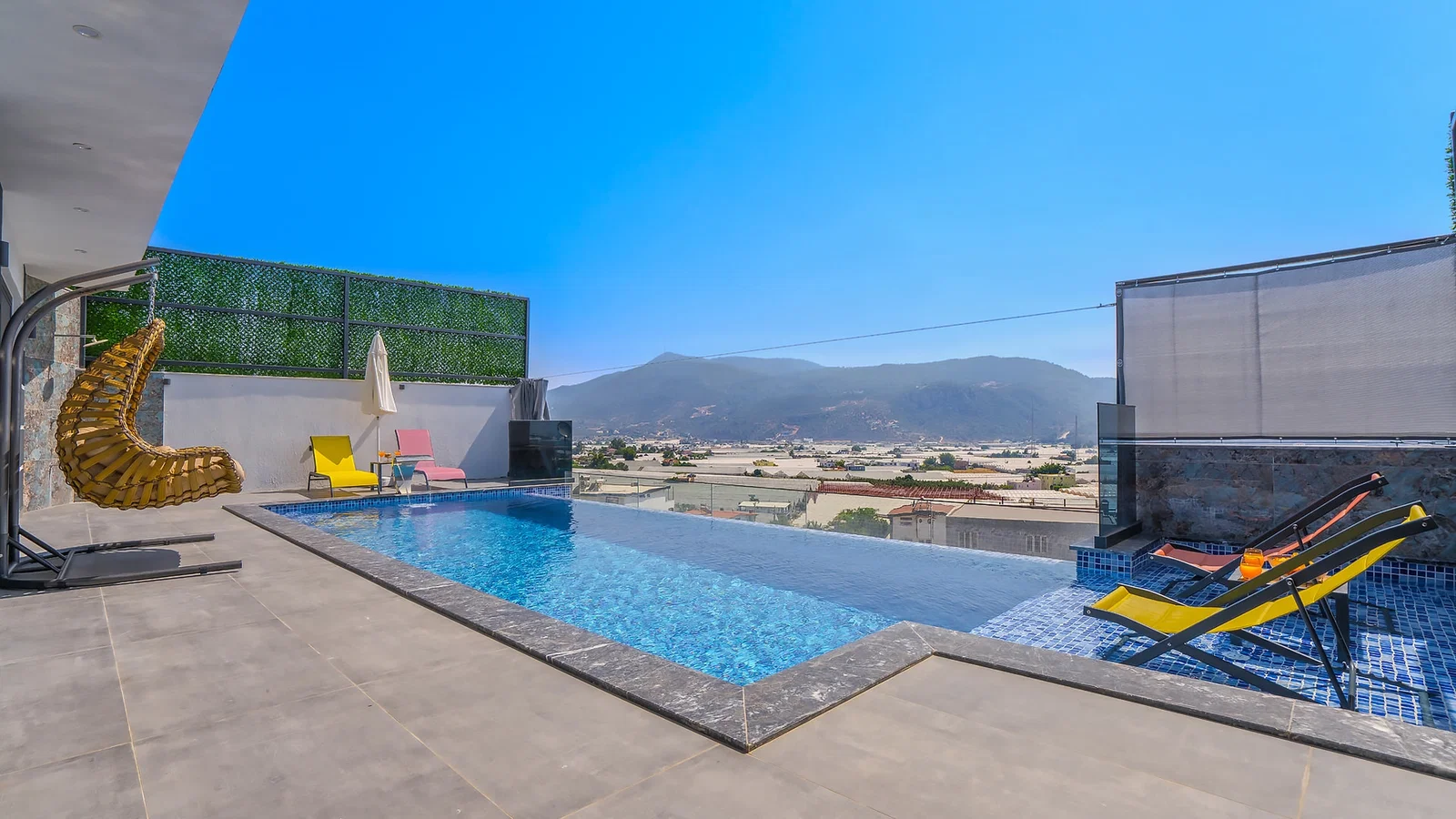 Yeşilköy’de Korunaklı, Özel Havuzlu, Jakuzili, Kiralık Villa