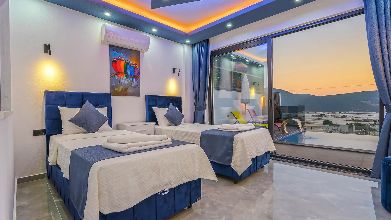 Yeşilköy’de Korunaklı, Özel Havuzlu, Jakuzili, Kiralık Villa