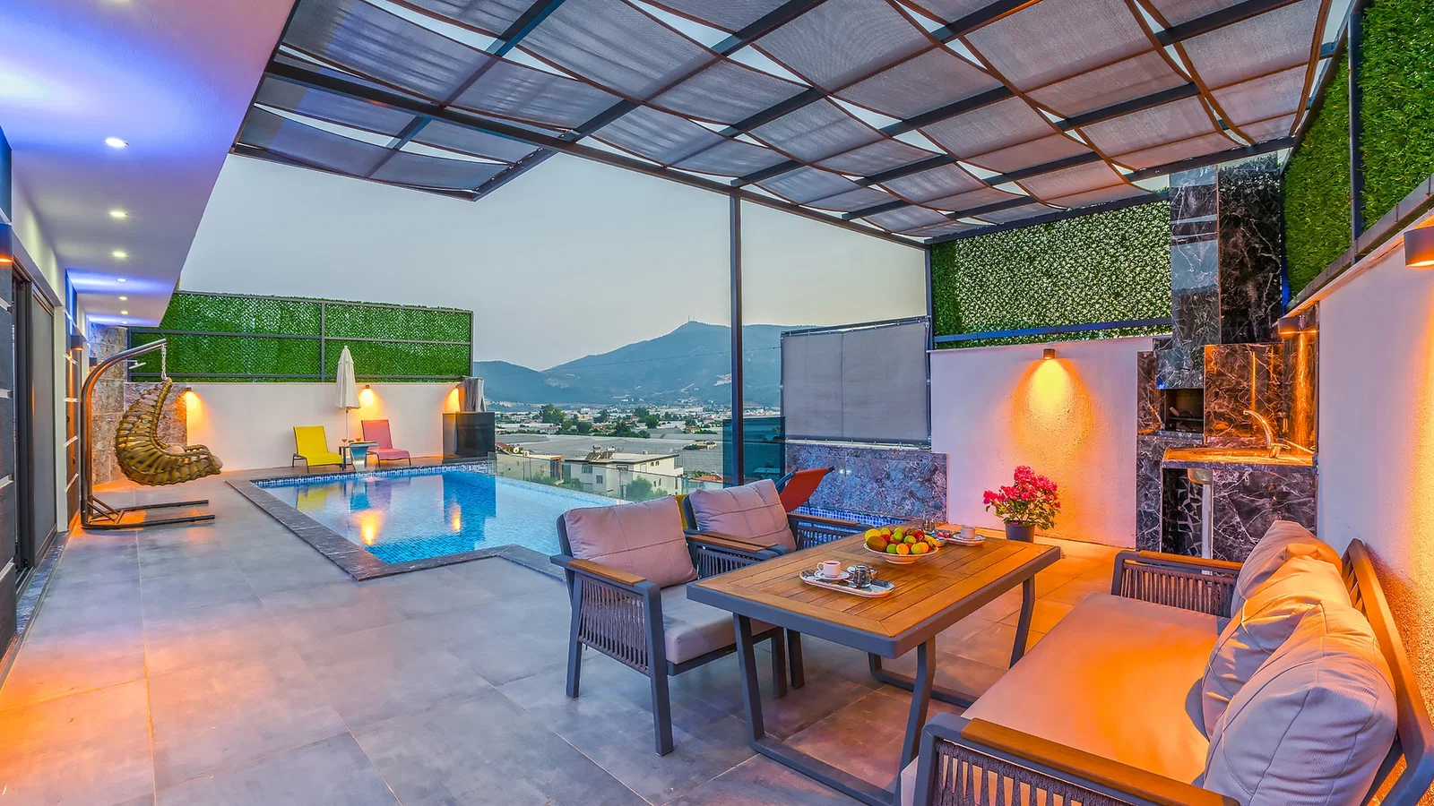 Yeşilköy’de Korunaklı, Özel Havuzlu, Jakuzili, Kiralık Villa