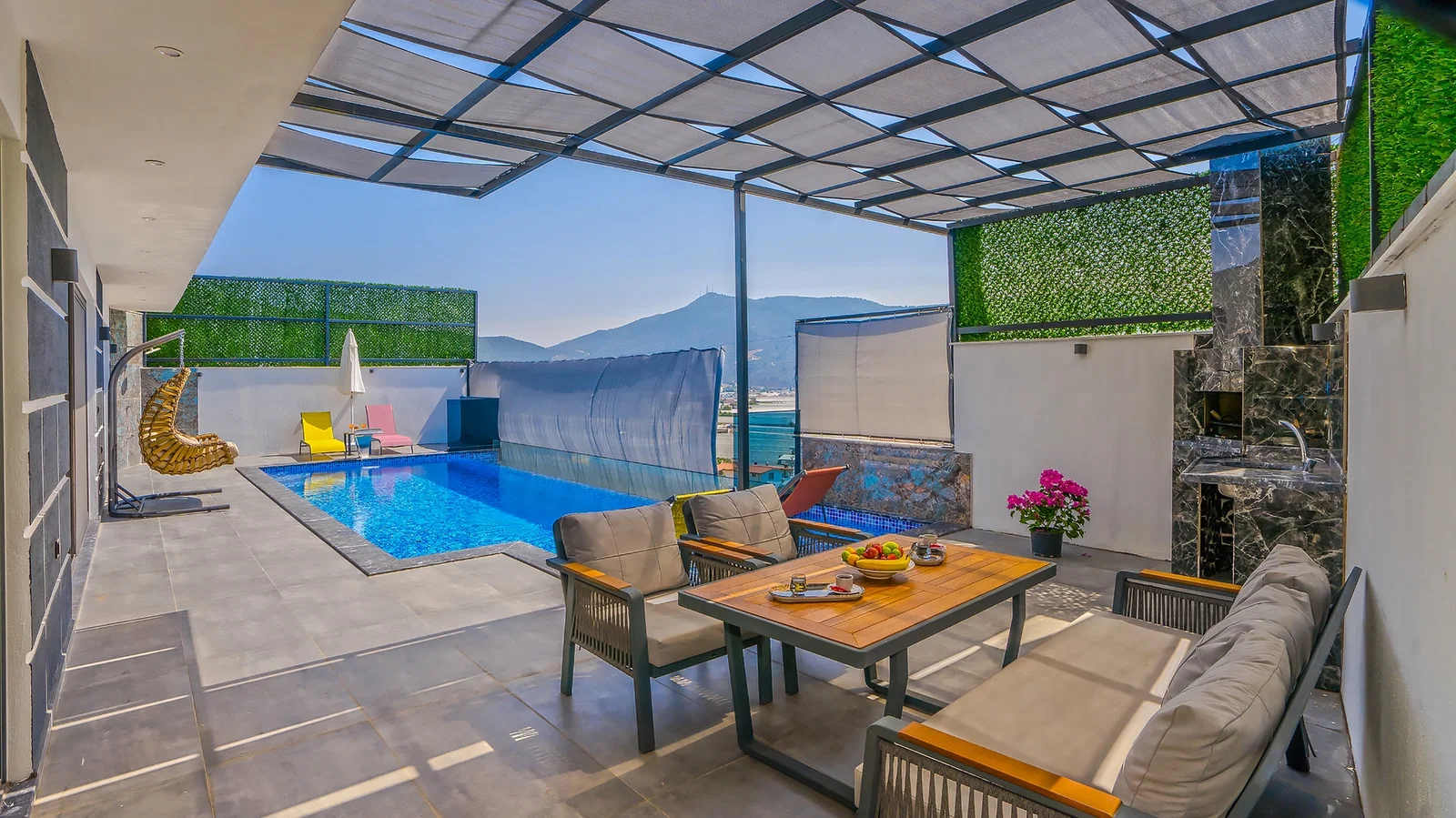 Yeşilköy’de Korunaklı, Özel Havuzlu, Jakuzili, Kiralık Villa