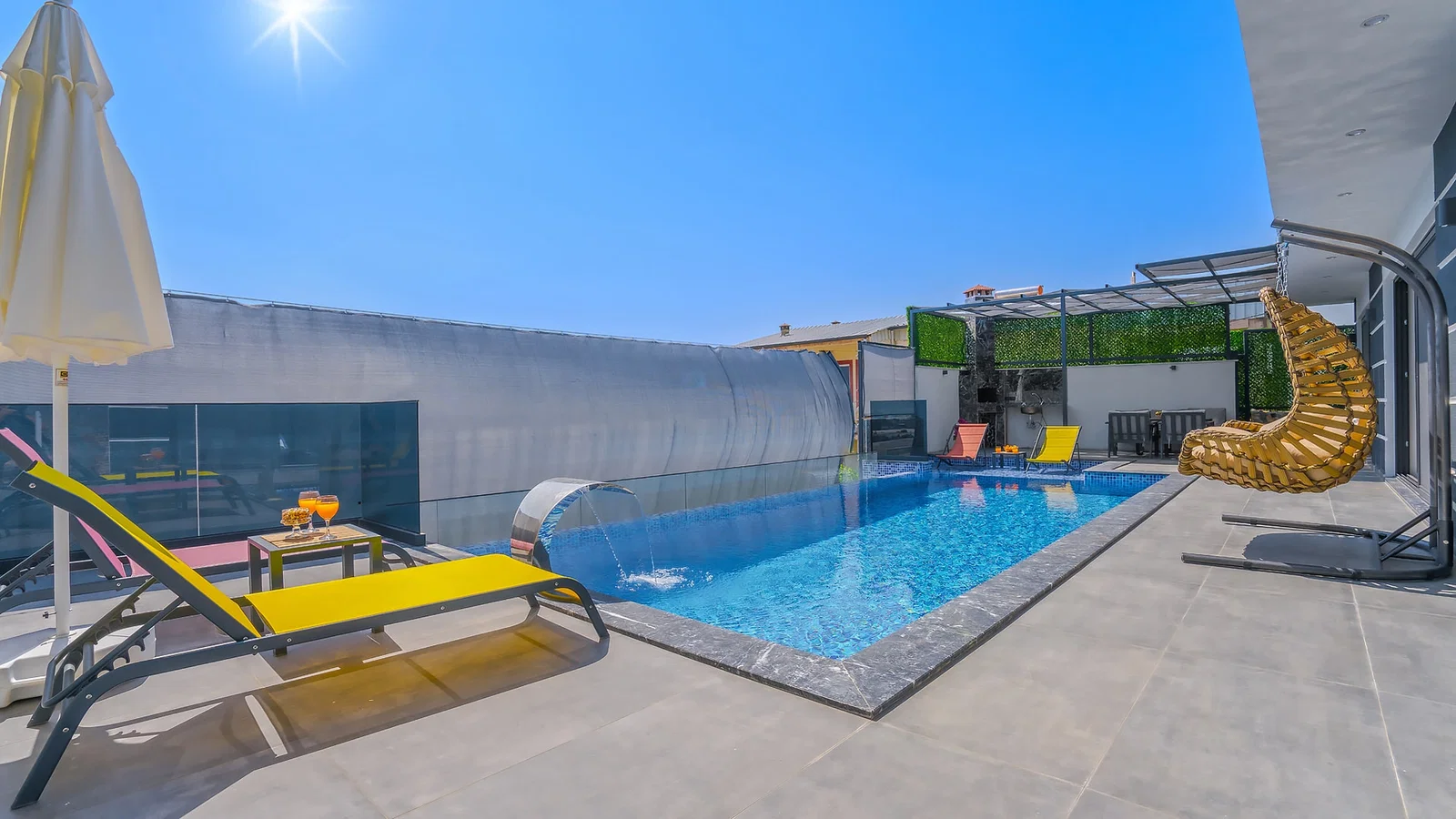 Yeşilköy’de Korunaklı, Özel Havuzlu, Jakuzili, Kiralık Villa