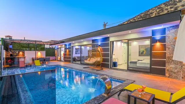 Yeşilköy’de Korunaklı, Özel Havuzlu, Jakuzili, Kiralık Villa
