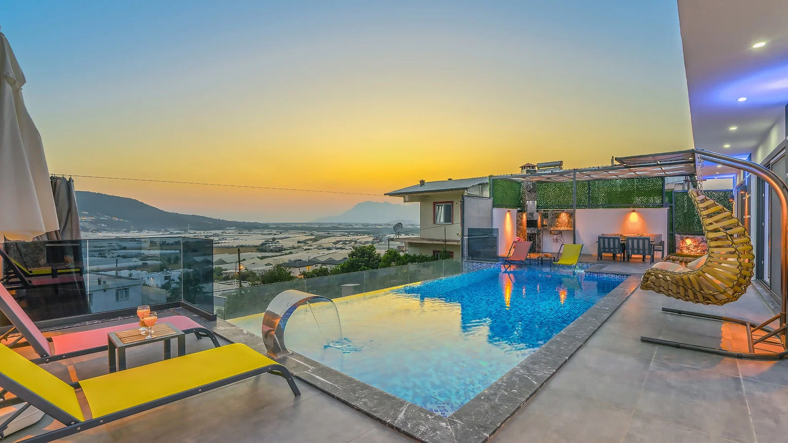 Yeşilköy’de Korunaklı, Özel Havuzlu, Jakuzili, Kiralık Villa