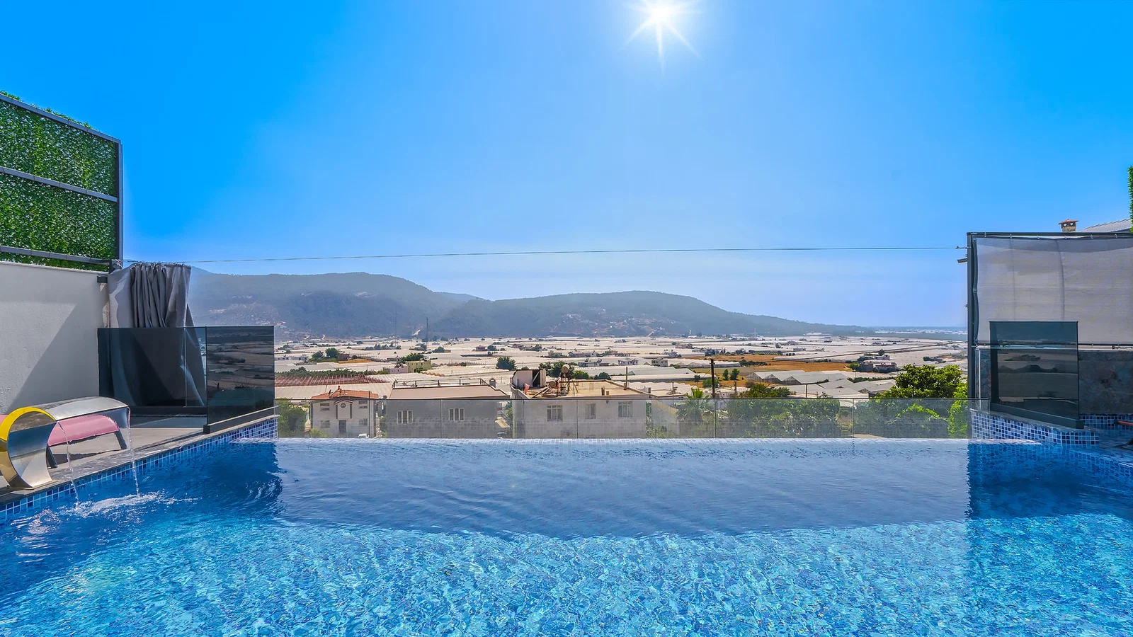 Yeşilköy’de Korunaklı, Özel Havuzlu, Jakuzili, Kiralık Villa