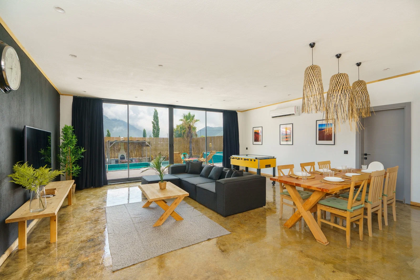 Bezirgan’da Balayı Çiftlerine Uygun, Korunaklı Havuzlu, 2 Yatak Odalı, Kiralık Villa