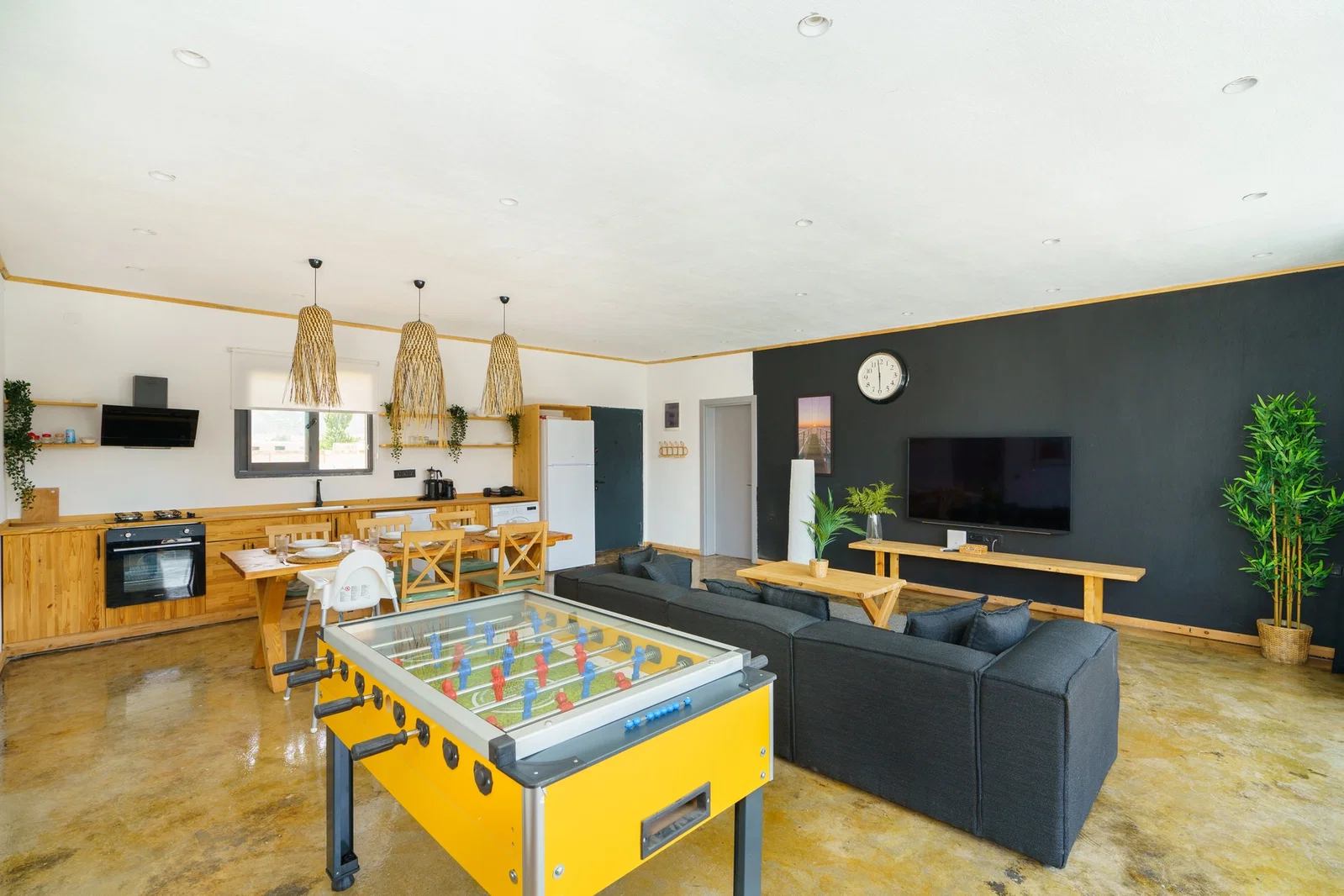 Bezirgan’da Balayı Çiftlerine Uygun, Korunaklı Havuzlu, 2 Yatak Odalı, Kiralık Villa