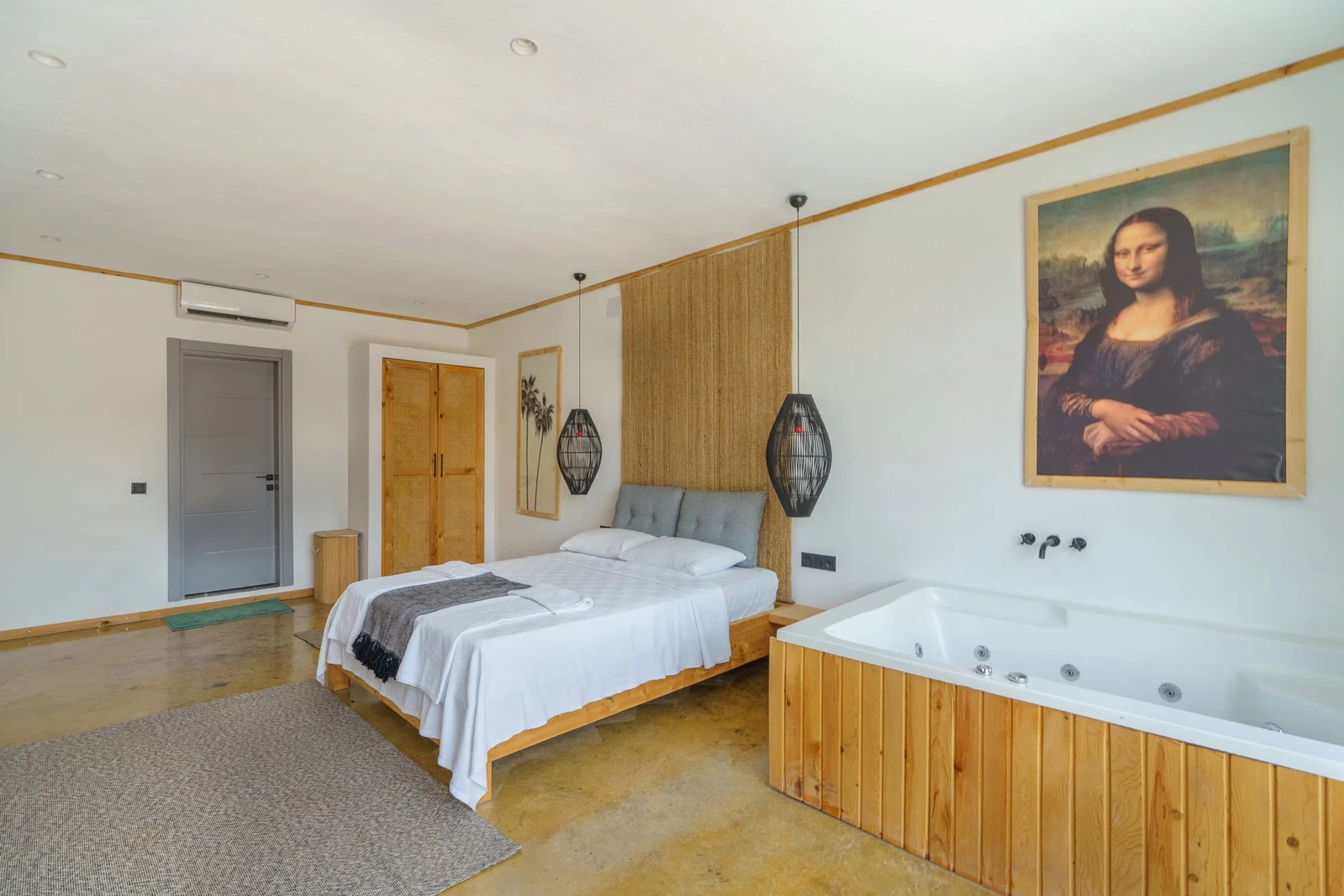 Bezirgan’da Balayı Çiftlerine Uygun, Korunaklı Havuzlu, 2 Yatak Odalı, Kiralık Villa