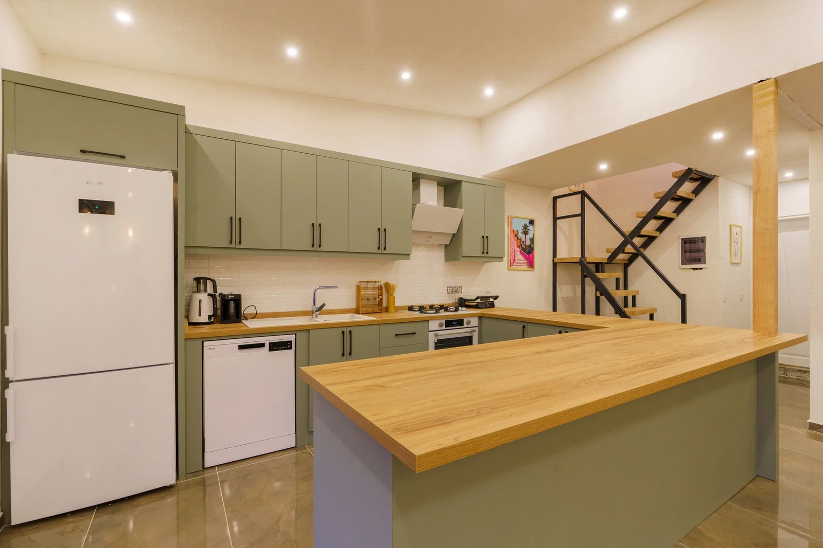 Bezirgan’da Balayı Çiftlerine Uygun, Korunaklı Havuzlu, 2 Yatak Odalı, Kiralık Villa