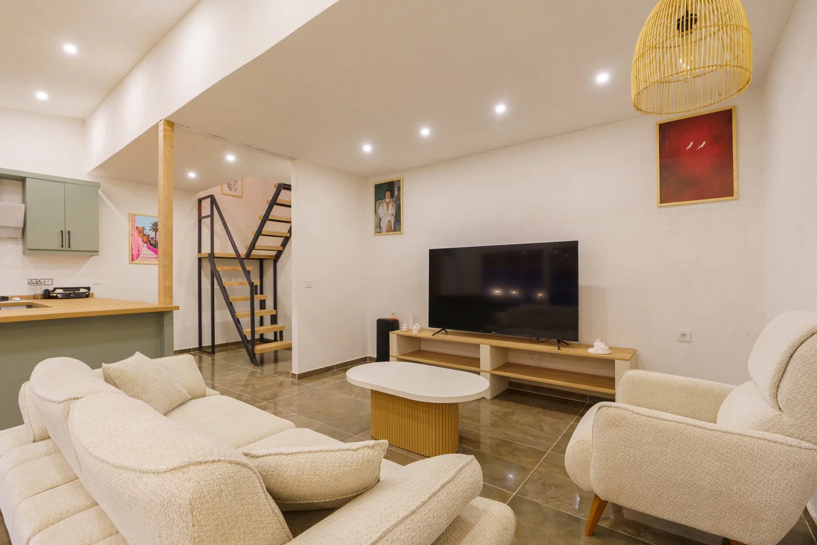 Bezirgan’da Balayı Çiftlerine Uygun, Korunaklı Havuzlu, 2 Yatak Odalı, Kiralık Villa