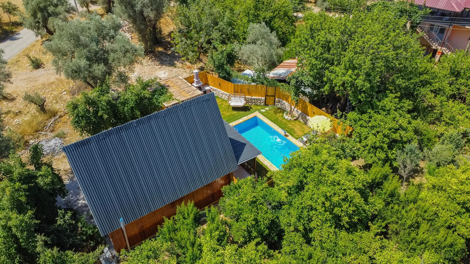 Çayköy’de Balayı Çiftlerine Uygun, Korunaklı Havuzlu, 2 Kişilik, Ekonomik Villa