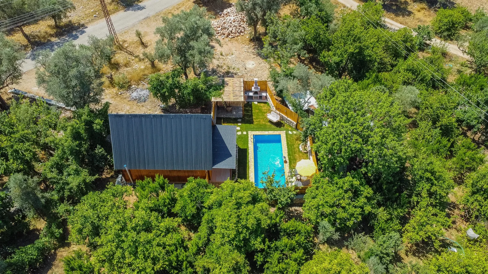 Çayköy’de Balayı Çiftlerine Uygun, Korunaklı Havuzlu, 2 Kişilik, Ekonomik Villa