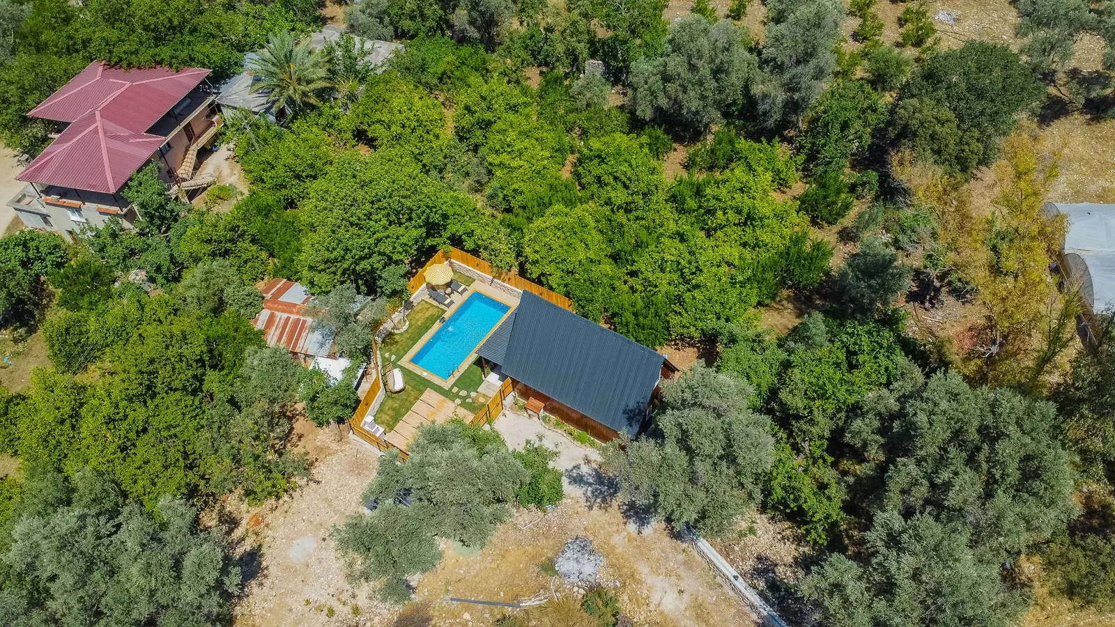Çayköy’de Balayı Çiftlerine Uygun, Korunaklı Havuzlu, 2 Kişilik, Ekonomik Villa