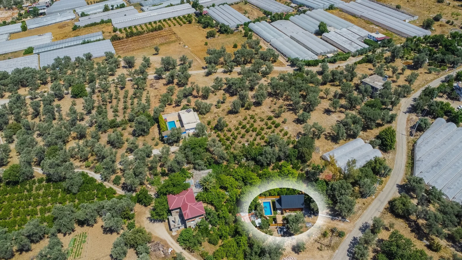 Çayköy’de Balayı Çiftlerine Uygun, Korunaklı Havuzlu, 2 Kişilik, Ekonomik Villa