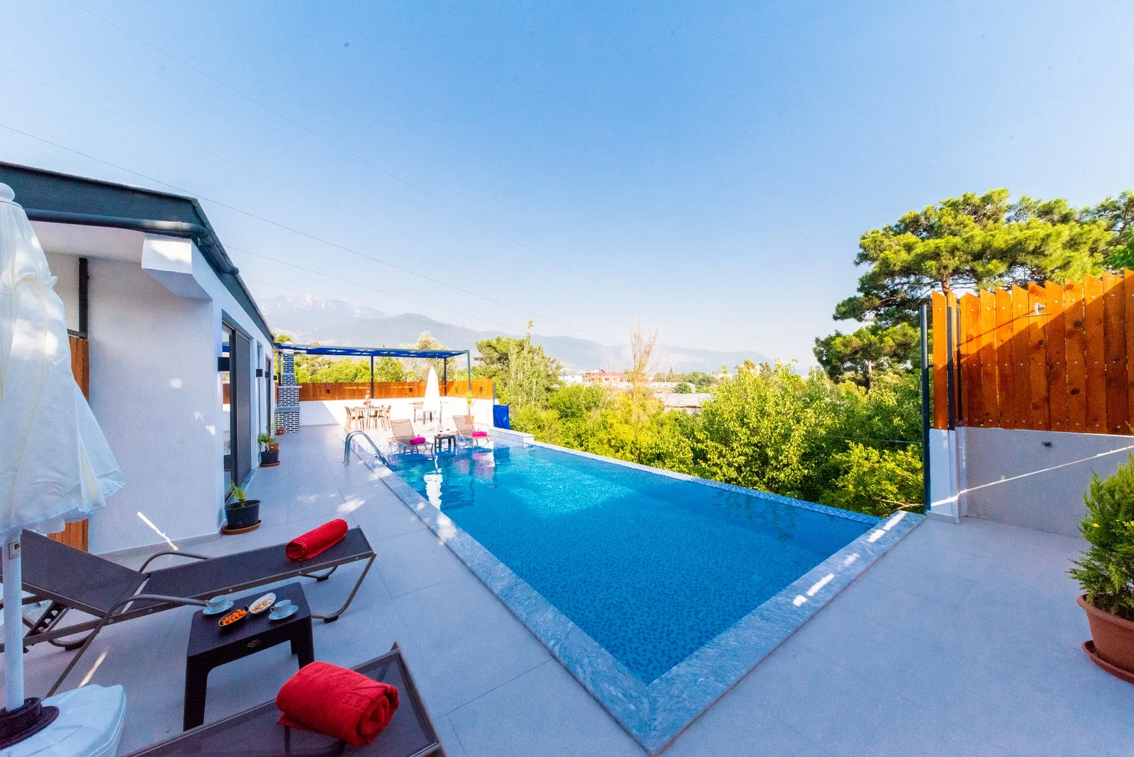 Çavdır’da Balayı Çiftlerine Uygun, Korunaklı Havuzlu, 2 Yatak Odalı, Ekonomik Villa