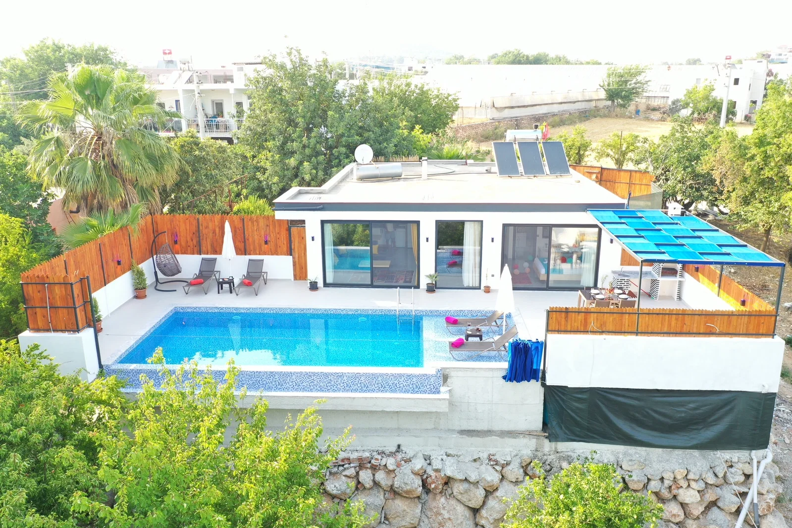 Çavdır’da Balayı Çiftlerine Uygun, Korunaklı Havuzlu, 2 Yatak Odalı, Ekonomik Villa