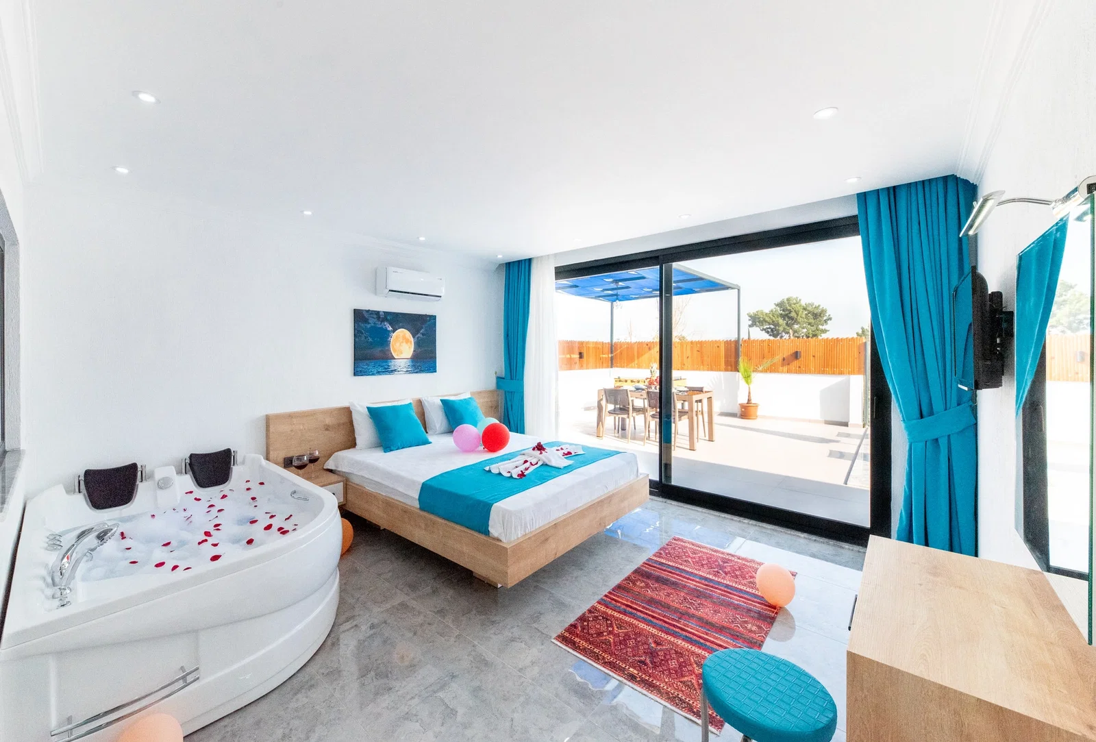 Çavdır’da Balayı Çiftlerine Uygun, Korunaklı Havuzlu, 2 Yatak Odalı, Ekonomik Villa